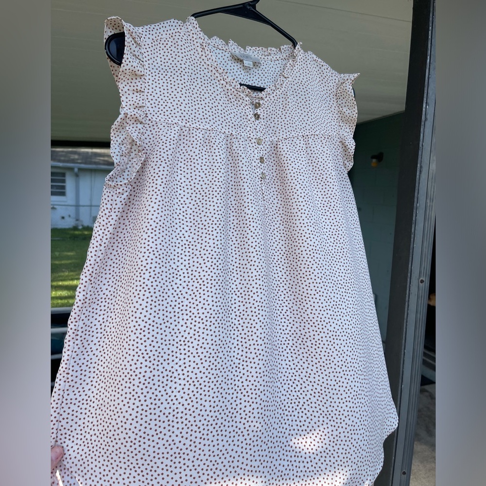 Loft Outlet ruffle collar and sleeved blouse, with button front. Size Medium